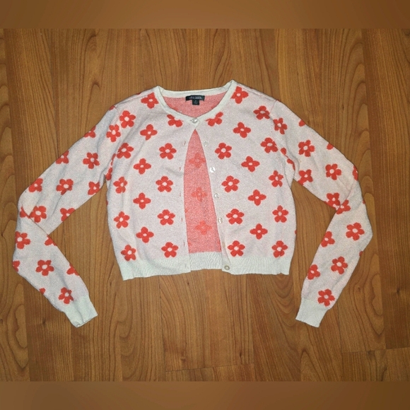 Wild Fable white knit box cut cardigan w/orange flowers, cropped stretch, Medium - Picture 2 of 8